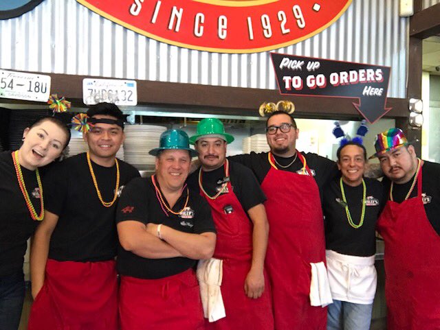 Our crew at our Camden location actin’ a fool in honor of April Fools Day! 
#armadillowillys