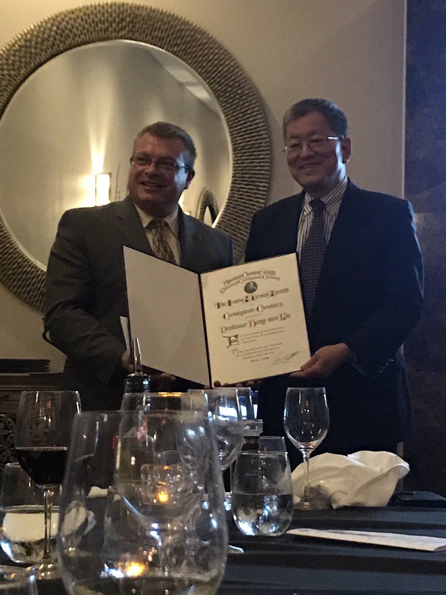 Hung-Wen (Ben) Liu receiving the Claude S. Hudson Award presented by the American Chemical Society Division of Carbohydrate Chemistry. #ACSOrlando