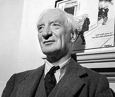 Today we will be discussing a little health econ! Pictured is Sir William Beveridge, who created Britain’s single payer health system in 1945. The British “Beveridge” system focuses on comprehensive insurance, whereas in America, people choose their level of coverage! #funfacts