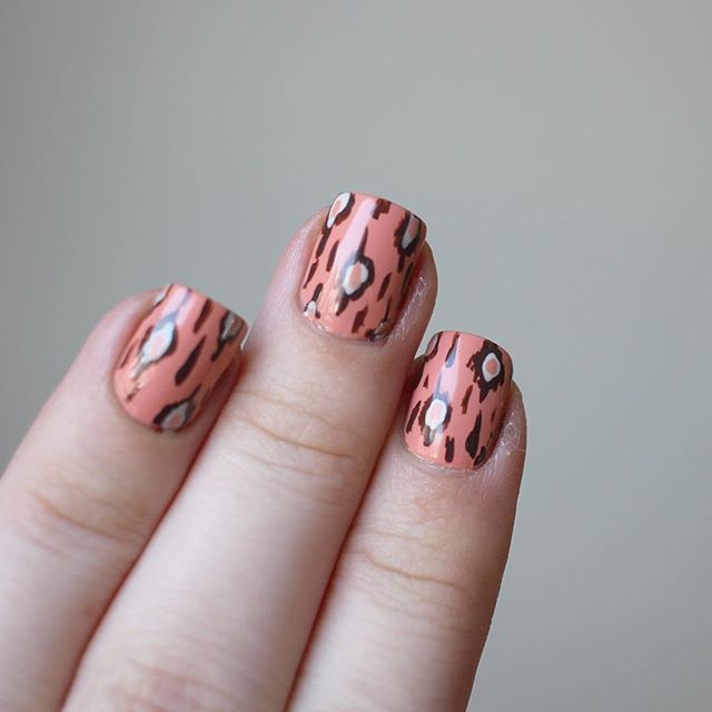 casualcontrast's tweet image. There’s a tutorial for this cute little mani on my IGTV channel! Have you watched it?! ✨ You can access my IGTV videos from the IGTV button on my profile!✨ #IGTV #tutorial #nailarttutorial #nailart #nailpolish #nails #casualcontrast ift.tt/2FIfEuY