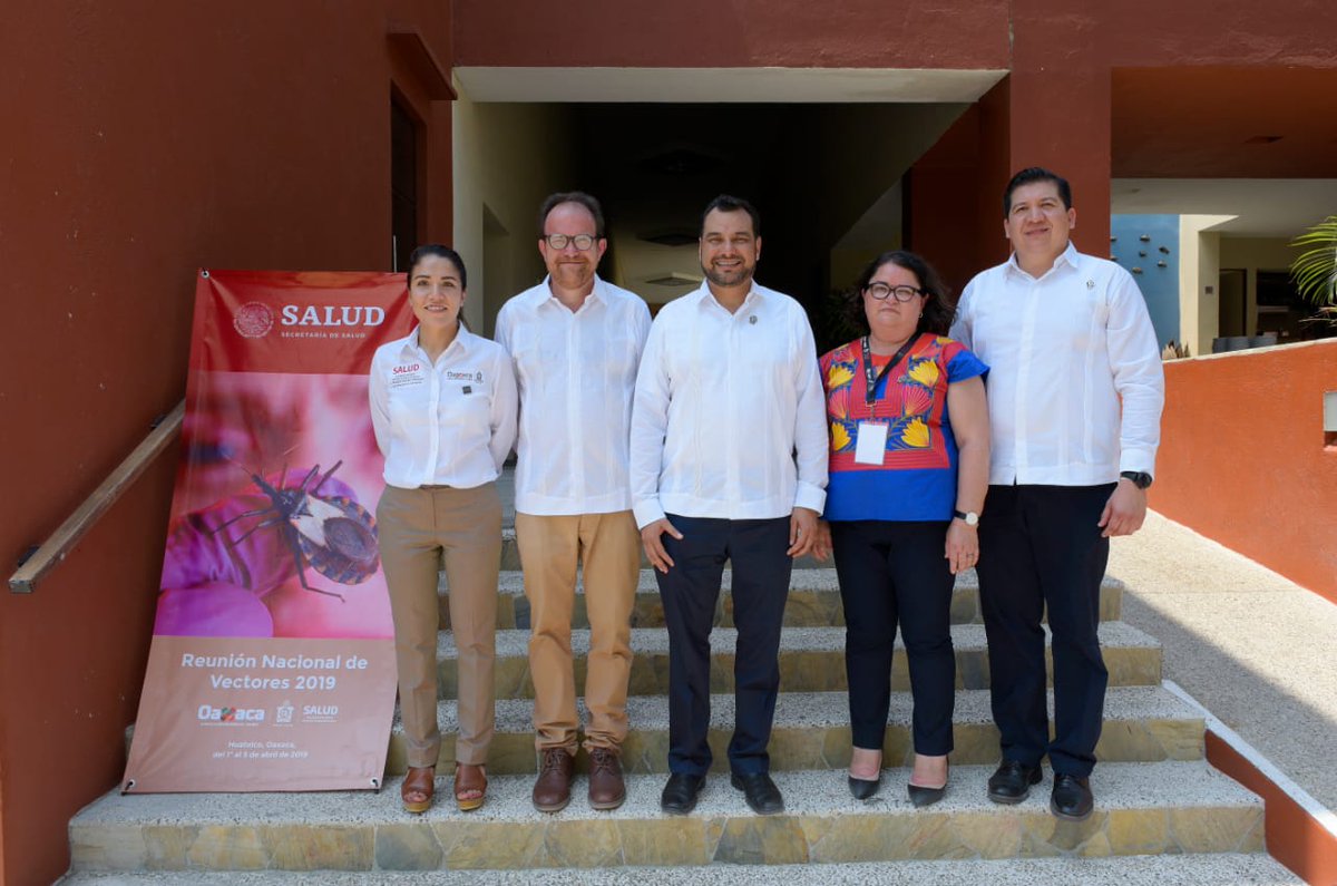 Amairani_MV's tweet photo. Junto al titular de los @SSO_GobOax, @Donato_Casas, inauguramos la Reunión Nacional de Vectores 2019, de la cual somos anfitriones. El compromiso refrendado por las y los asistentes de las 32 entidades federativas es claro, prevenir, vigilar y controlar estos padecimientos. https://t.co/amTU7eN2o8