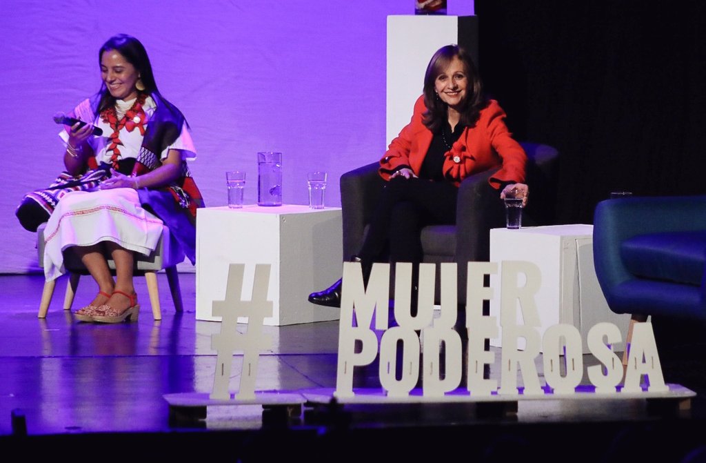 angelamrobledo's tweet photo. Colombia está esperando la llegada de una mujer a la presidencia, pero ¿qué tipo de mujer va a llegar?; tener cuerpo de mujer no es tener agenda de mujer. #MujeresPoderosas #MujerPoderosa https://t.co/wCyIDQHMPd