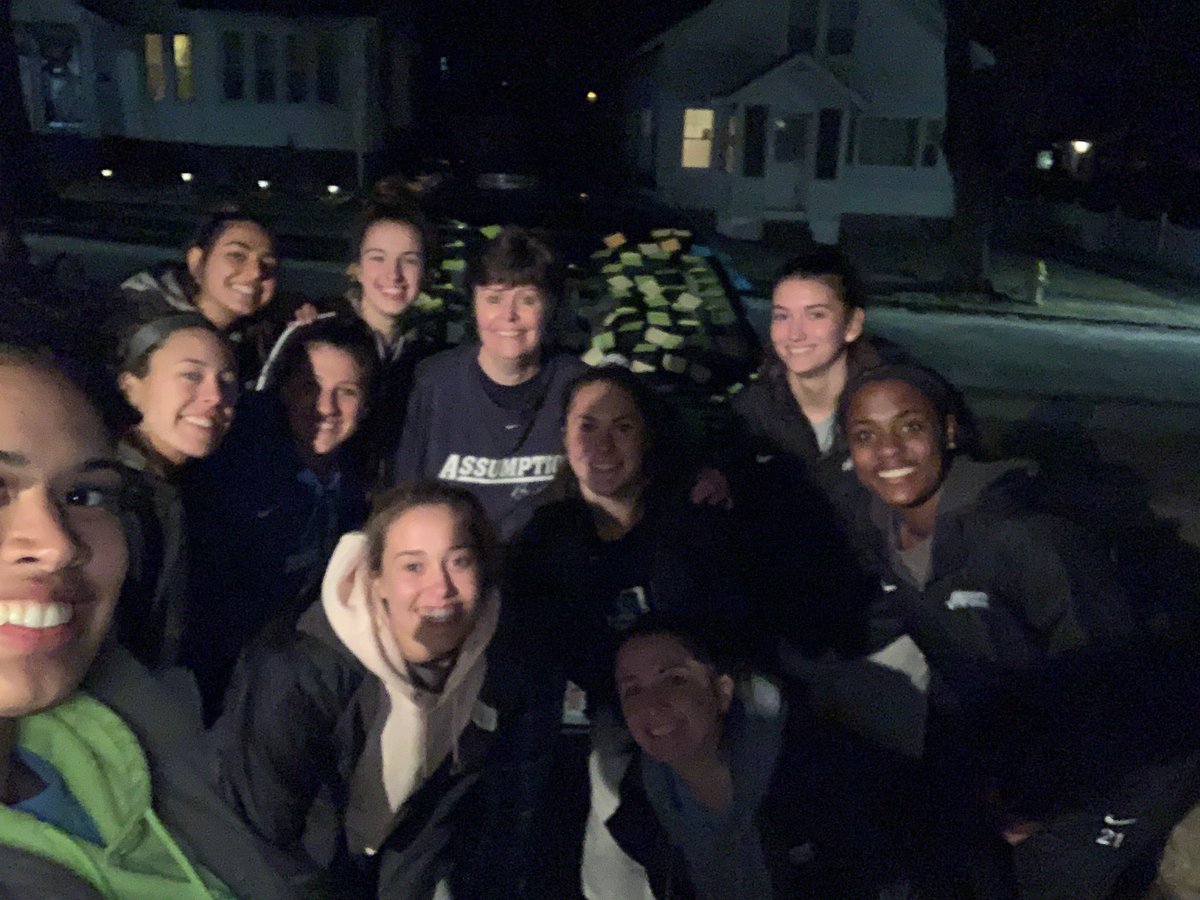 AssumptionWBB's tweet photo. When you play an April’s Fools joke on your team by putting a 5am workout on the schedule and after you tell them they come to your house and post note your car. #seeyouintheam #goodneighbors #houndnation https://t.co/x3iMqt9Mrl