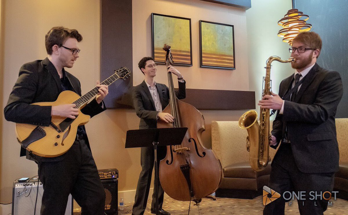 OneShotFilmTX's tweet image. @WowMeEvents and @SwingFeet provided smooth and soothing entertainment at the DFW Airport Marriott Hotel.