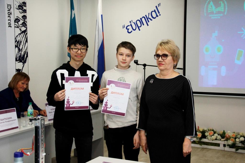 Kvantorium6's tweet image. 29 марта состоялся финал регионального этапа Всероссийского конкурса научно-технологических проектов «Большие вызовы». 
По результатам конкурса победителями стали воспитанники ДТ «Кванториум» Олег Тарасов и Виталий Фан с проектом «Сельскохозяйственный дрон».