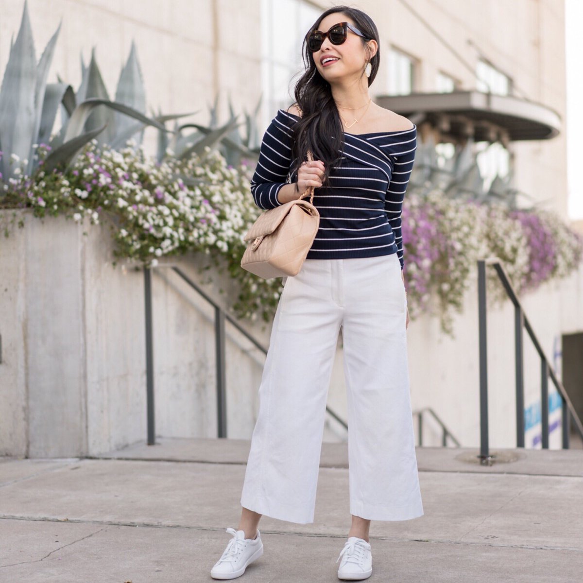 {#newpost} the wide leg cropped pants gone casual style on jannadoan.com 🤗 for my #shortgirlproblems these come in petite which means no hemming needed! shop this post via #linkinbio ✌️ {04.01.19} #liketkit @LIKEtoKNOW_it liketk.it/2ARLe
