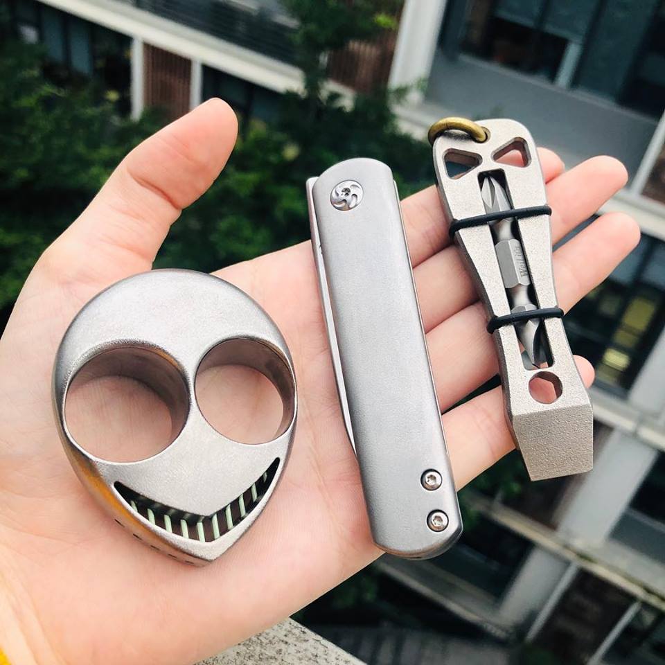 Kizer_Cutlery's tweet photo. Today's carry🤟
#kizerframes #knife #knives #outdoor #outdoors #kizeroutdoor #outdoorlife #outdoorknife #pocketknife #knifesale #knifemaking #knife #knives #edc #edckizer #edcknife #edcknivesandtools https://t.co/sSWuq31nzb
