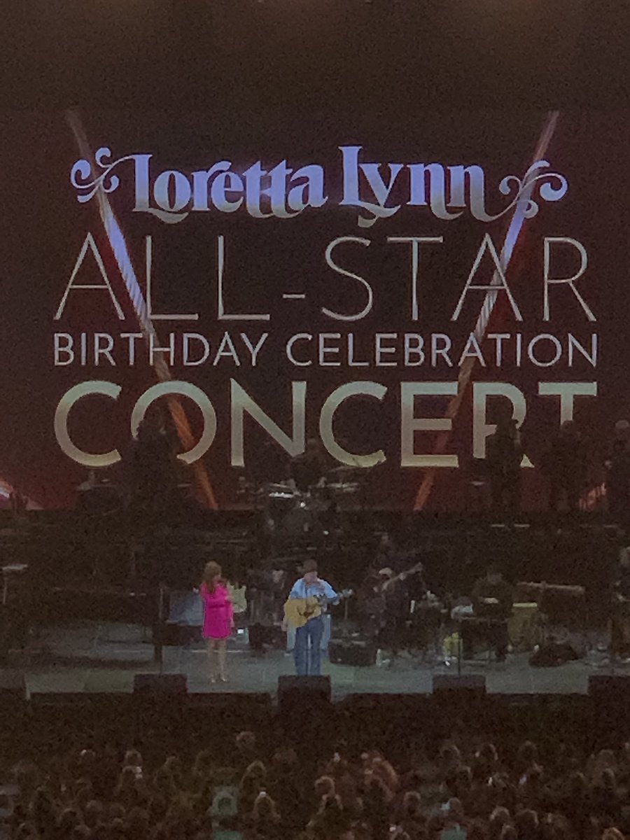 ShineOnMC's tweet photo. Legends celebrating legends at Loretta Lynn’s All-star Birthday Celebration Concert 🎂@martinamcbride &amp; @GeorgeStrait https://t.co/4XuWnhmzzf