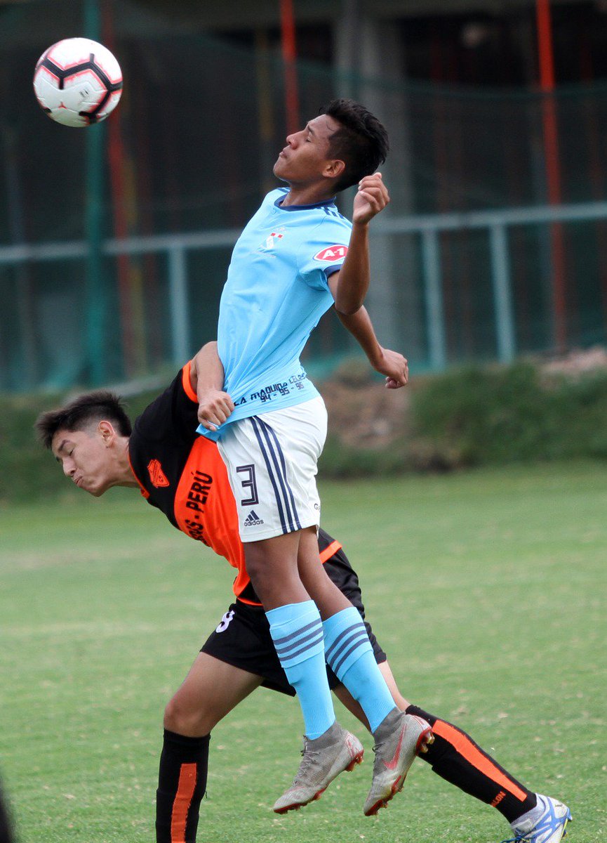 ClubSCristal's tweet photo. #CopaFederación2019
#Cat2001

⚽️ @ClubSCristal 2-1 Canteras Perú 
📍La Florida

#FuerzaCristal 
#LaRazaCeleste https://t.co/duIpimU0bP