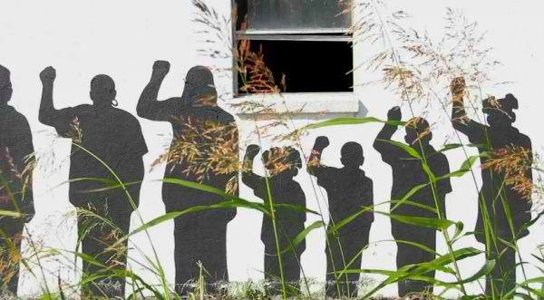 Solomon33John's tweet photo. @BtSquared2 Hands Up, Don't Shoot. #HandsAcrossAmerica #StopPoliceBrutality #IFearForMyLife #BlackLivesMatter https://t.co/SI4OTRt1V2