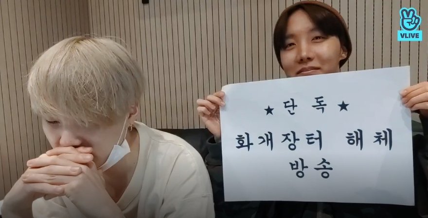 Vliveofficial's tweet photo. [V LIVE] 글로벌 남바완 가수 ⭐️SOPE⭐️ 의 화개장터 해체방송...💦 하지만! 오늘은 재결합 날~😅💕 어젠 해체방송에 놀라 심장 떨어져서 포크레인 없이 땅 파서 핵까지 뚫었는데😭 행사 문의 남길테니 재결합 방송 해주세욧✊✊‼️

▶https://t.co/8JmgF228Sx

#방탄소년단 #BTS #슈가 #제이홉 #VLIVE https://t.co/Ho8dMyVKrS