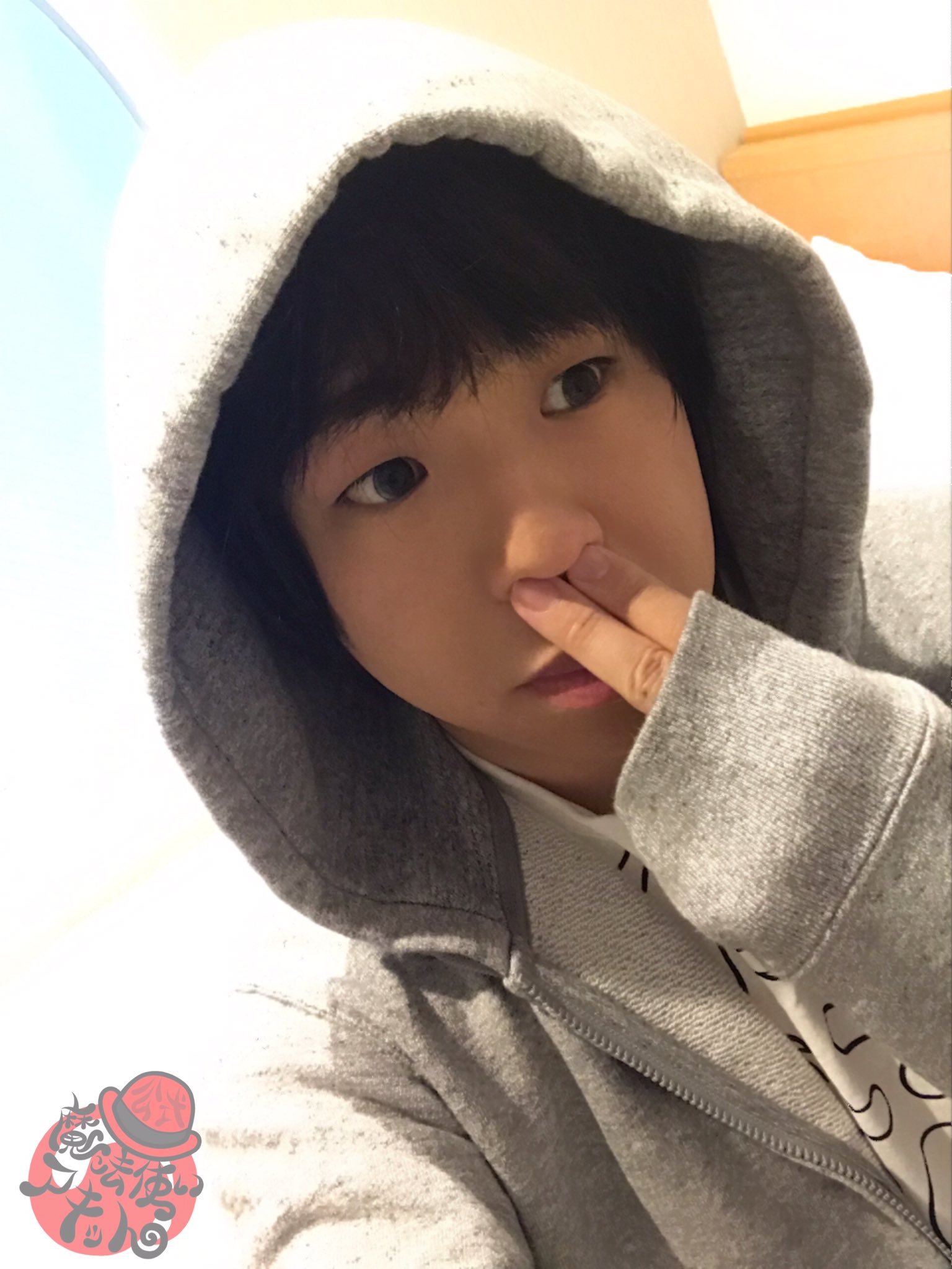 魔法使いアキット 地元長野に来た東京のマネージャーが 長野に来たらクシャミが止まらないと 他県に移動したら止まったって 長野って花粉飛びまくりなのかな そう言われると鼻がむずむず クシャミが刺激になって さらにクシャミを呼ぶ 無限