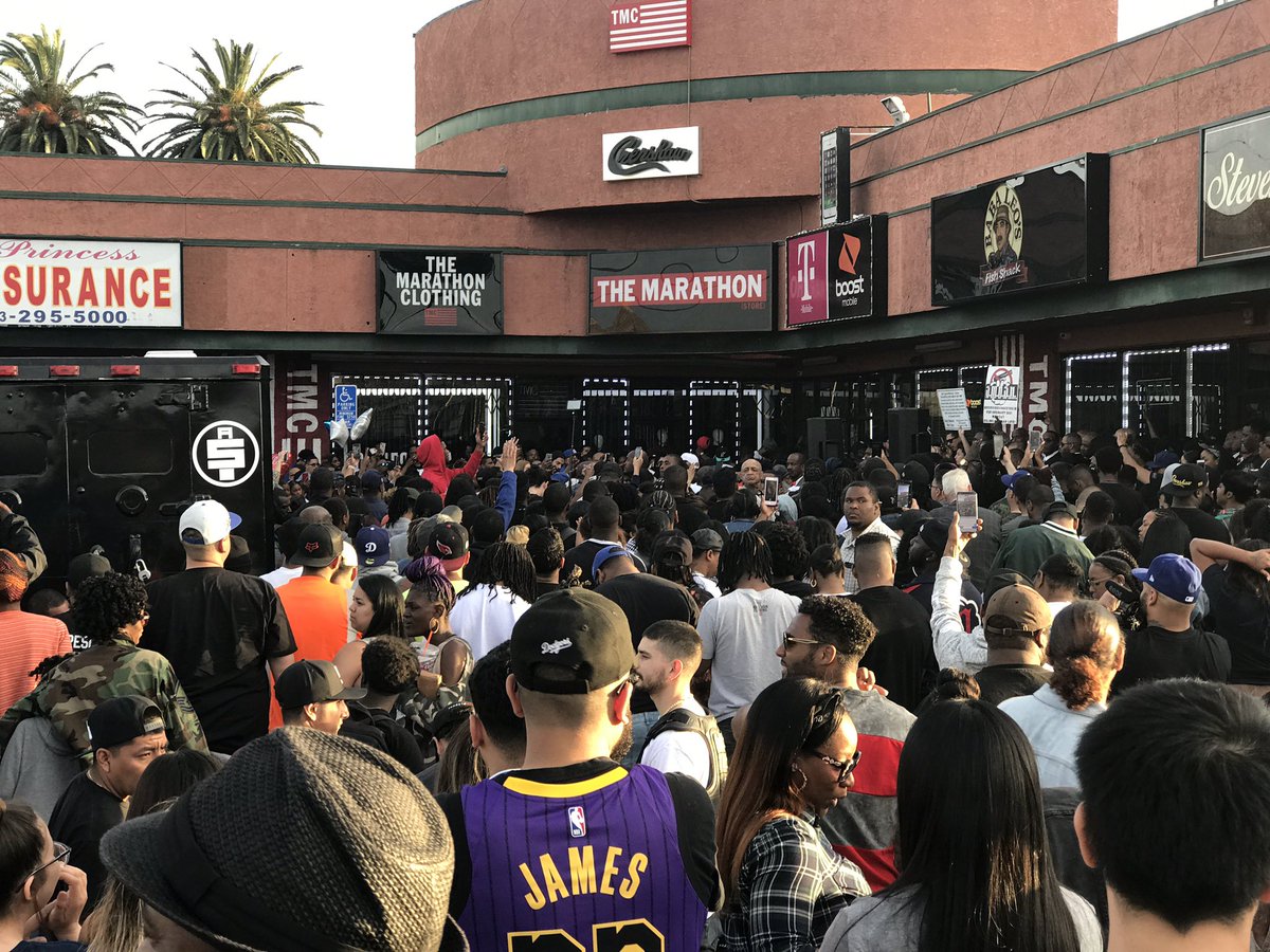 CBSLARachel's tweet image. Community leaders holding a prayer vigil celebrating the life of #NipseyHussle.  @CBSLA #CBSLA @KCBSKCALDesk