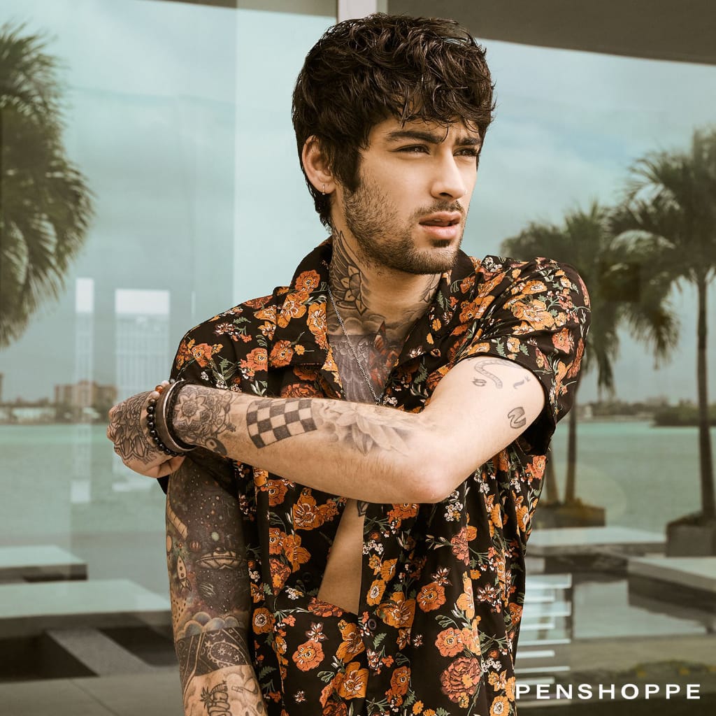 ZaynSquadBrasil's tweet photo. Zayn falou em uma recente entrevista que não vai lançar música nova por um tempo, e que irá ficar 3 anos em pausa. Ele disse que irá focar em sua familia e em seu filho que está por vir. Zayn também deixou bem claro que você acabou de cair no primeiro de abril. https://t.co/tIjLGxwRaD