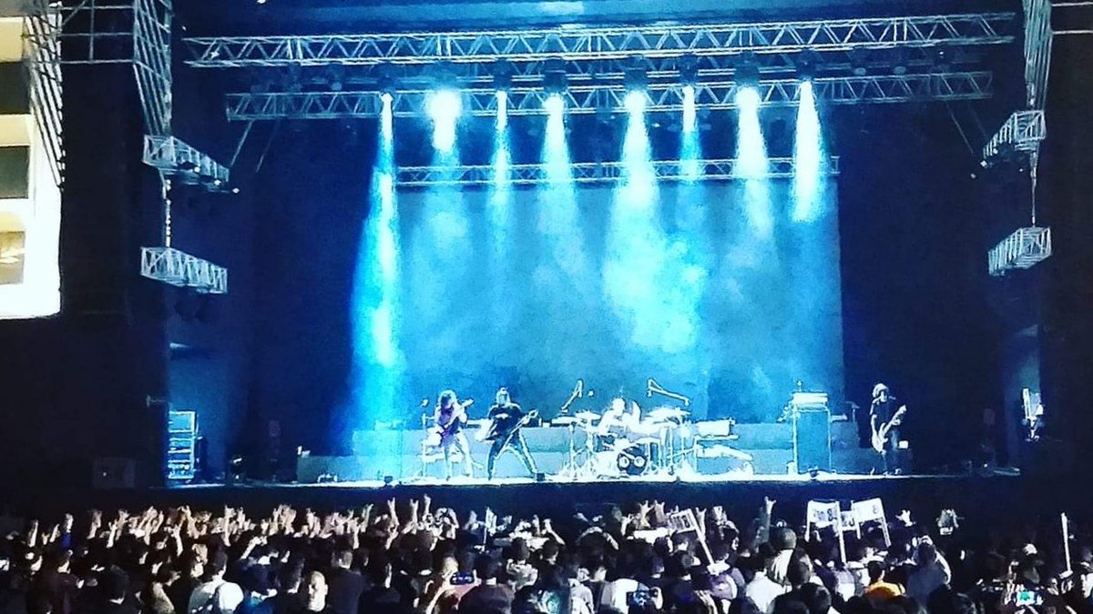 charlieparra's tweet photo. Hace un rato con @difonia como artistas soporte de Bring Me The Horizon. Noche espectacular. #difonia #bringmethehorizon https://t.co/VhThdKdenq