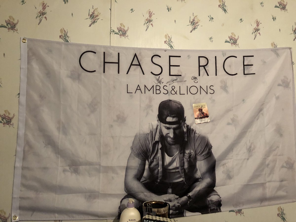 JamieRenee10's tweet photo. Represent! Lol @ChaseRiceMusic https://t.co/43XXpd8ZuQ