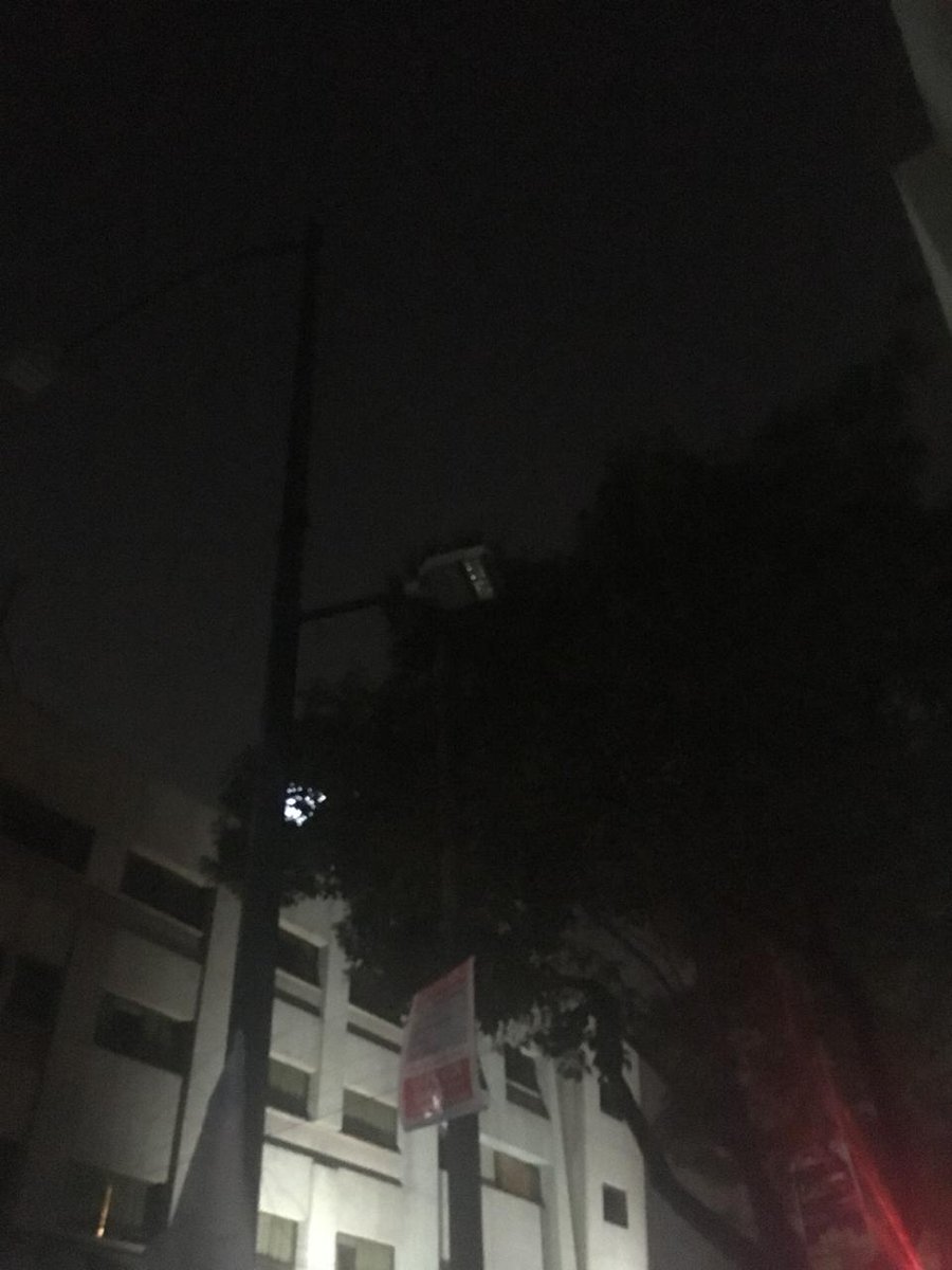 PlazaNova1's tweet photo. @AlcCuauhtemocMx @SSP_CDMX @nenulo @Claudiashein Solicitamos su valioso apoyo, ya que desde el pasado viernes 29 de marzo las 7 luminarias led ubicadas en la calle de Dr Navarro, entre Dr. Vertíz y Dr. Andrade se encuentran descompuestas, generando un alto riesgo https://t.co/tdJC8ocea0