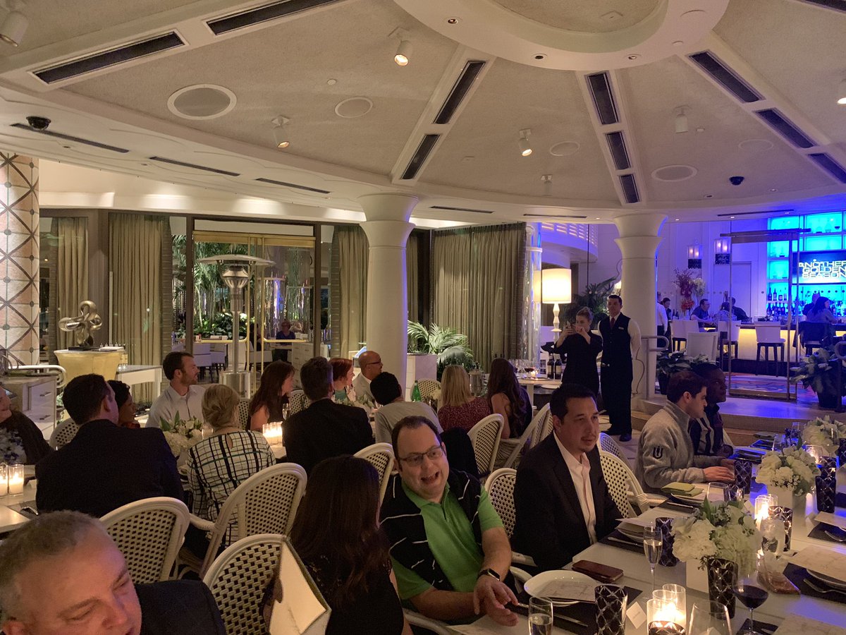 ToddNelsonUSG's tweet photo. Dinner with our Analyst community! Good friends and good times! #UltiConnect https://t.co/OMtk9AJd5b