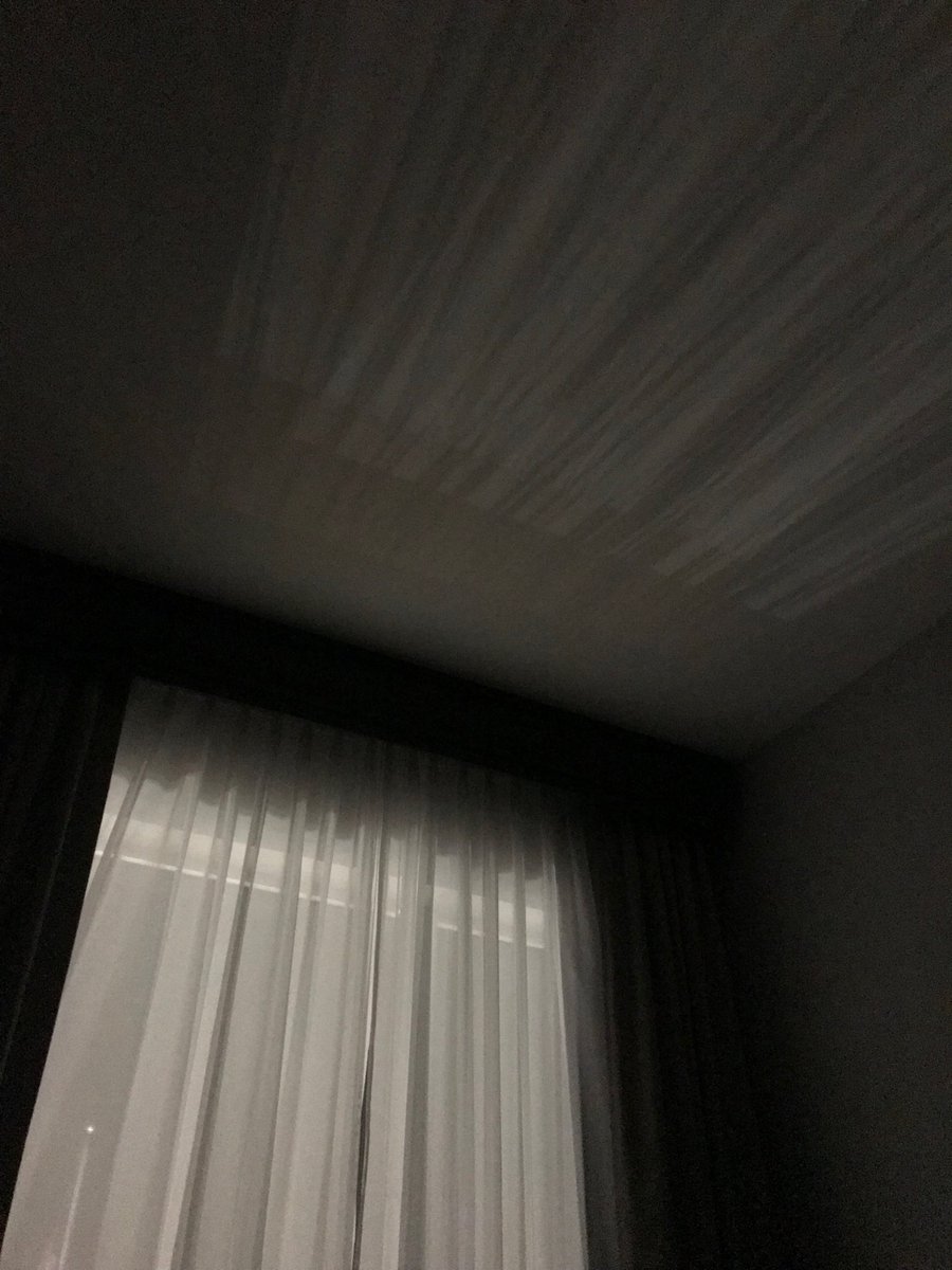 Seriously ⁦<a href="/EmbassySuites/">Embassy Suites by Hilton</a>⁩ why don’t my curtains close when there  are lights outside of my windows? Lots of them!?!?!?! #tiredandnothappy