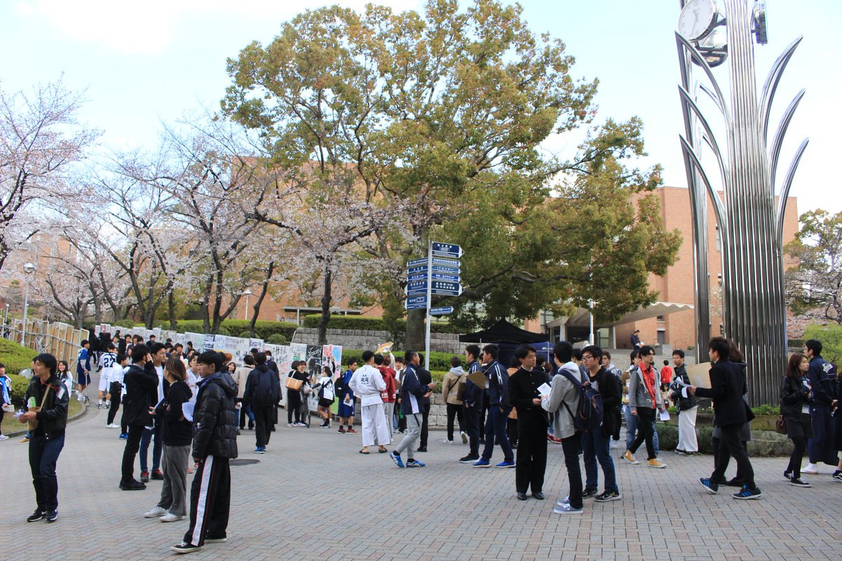 こんにちは会長です。
オリエンテーション１日目です。
場所は正門入ってすぐ右、ブース番号は23です！
是非お越しください！