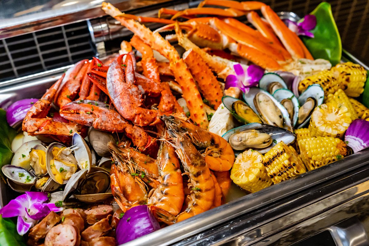 princewaikiki's tweet photo. Announcing April's featured dinner buffet item: Clam Bake! Dine with us for dinner all month long and dive into this assorted array of seafood! #100SailsBuffet https://t.co/vSq5xXp7AX