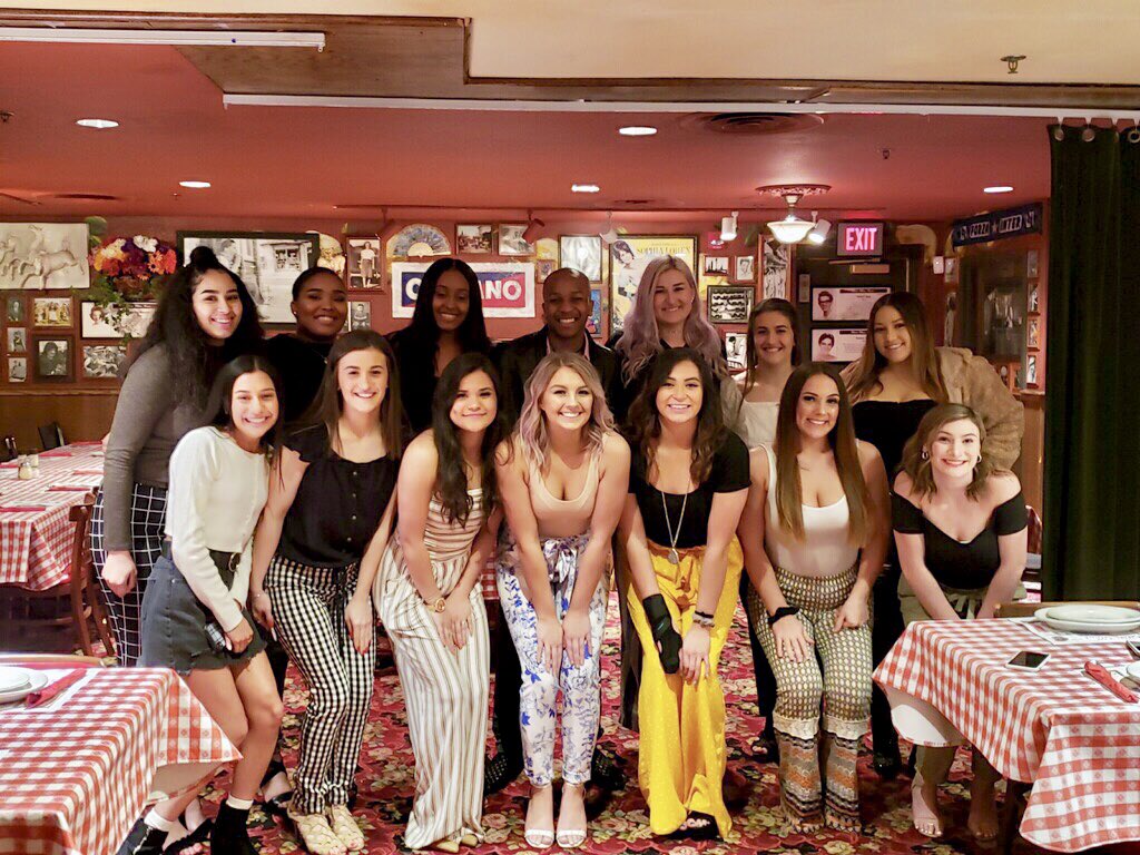 Not sure what is more full, our hearts or our bellies. It had been an unforgettable year with unforgettable friends! Congratulations on a great season. We are so proud of each and every one of you. ❤️🐾 #teamdinner #endoftheseason #gocougs #wearesxu