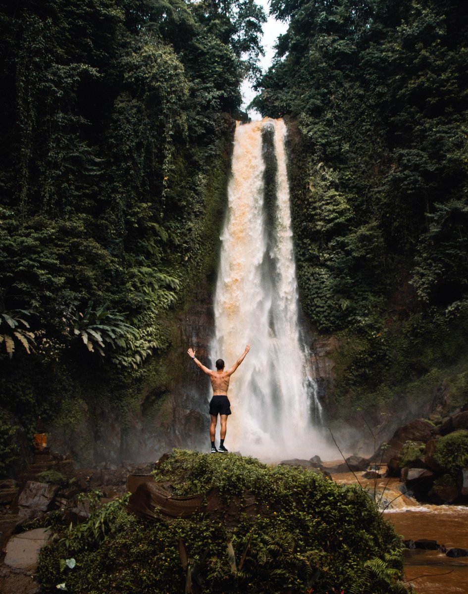 Mr_Martin_s's tweet photo. J'ai vraiment eu un gros coup de coeur pour cet endroit 😄 C'était une expérience vraiment très impressionnante pour moi, qu'il fallait que je vous partage une dernière photo. 
.

.
.
#Bali #balivibes #balitrip #waterfall #indonesia #nature #nature_photo #naturephotography https://t.co/gJsV5OkPVy