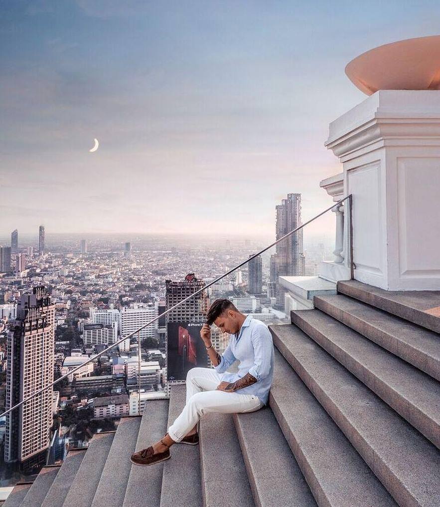 lebuaHotels's tweet photo. Sky Bar and Sirocco? Chef’s Table or Mezzaluna..?
Decisions, decisions!
But don’t worry!
You can’t go wrong at lebua: The World’s First Vertical Destination!
#lebua #skybarbangkok #worldsfirstverticaldestination #eveningrooftop #luxurydining #hangoversteps #hangoverpart2 https://t.co/ReK9sCYt0C