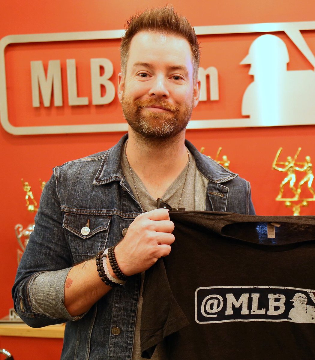 sothiachhoeum2's tweet photo. Handsome David! ❤️🥰🎶🎵🎸✨ @thedavidcook #singersongwriter #rockstar #idolwinner https://t.co/IdgTHIXyPG