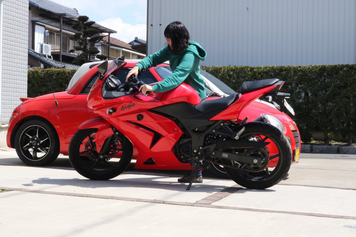CPN_chan's tweet photo. 名前：ぺちゃん
年齢：21歳
住み：愛知
身長：150
車種：Ninja250R／ｺﾍﾟﾝl880k ﾀﾏﾆ隼
足付：両足ぷらぷらして走れます
好き：峠！
嫌い：23号·····
一言：進級したので自己紹介もリューアル🥳
#バイク女子 
#ミッションに取り憑かれている 
 #バイク乗りとして軽く自己紹介 https://t.co/1Bs30bqYDf