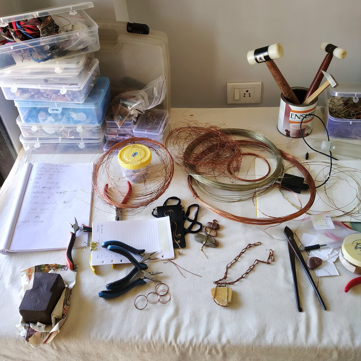 needhapa's tweet photo. This chaos will create beauty very soon.. stay tuned!!
#neenewcollection2019 #wirenstones #wirejewellery #neewirenstones https://t.co/bICwr6S93J