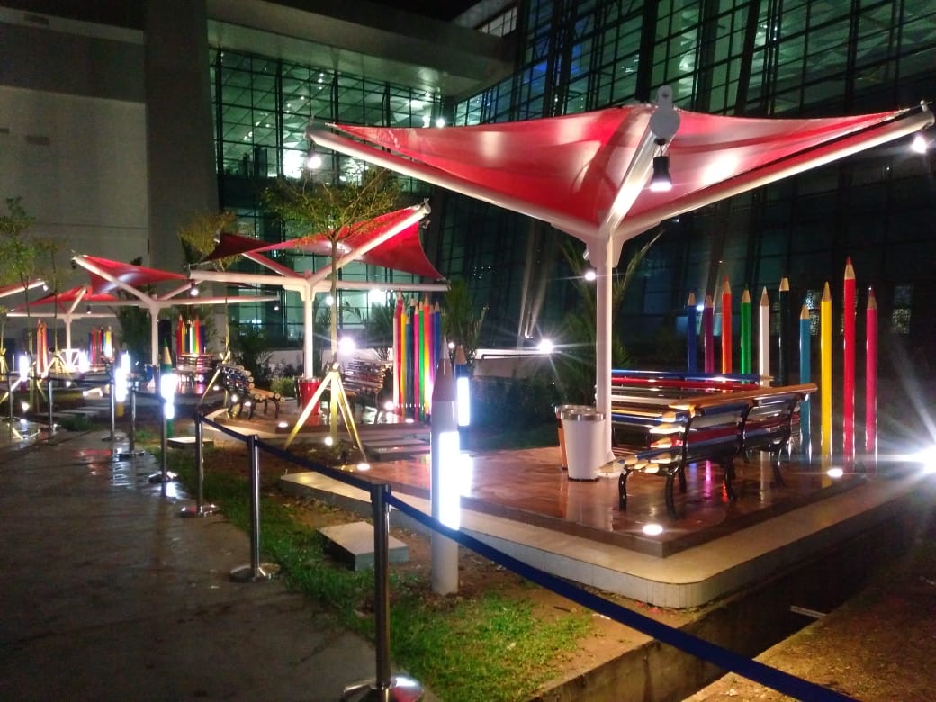 Artdecointi's tweet photo. Pek. Smoking Area Di Plaza East Lobby T3 BSH.
#dekorasi #interior #smokingarea #angkasapuraII #angkasapura2 #apII #T3CGK #angkasapura #Terminal3CGK https://t.co/USQfhBkfdV