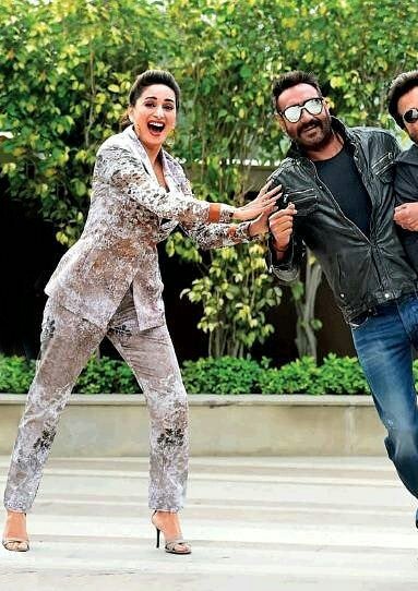 Kajol__Devgn's tweet photo. @FcGujarat: #HappyBirthdayAjayDevgn 

Many many happy returns of the day to our very own “Ajyo”

wishing you a DHMAAL year ahead and best wishes for #DeDePyaarDe https://t.co/XVErzTikW3