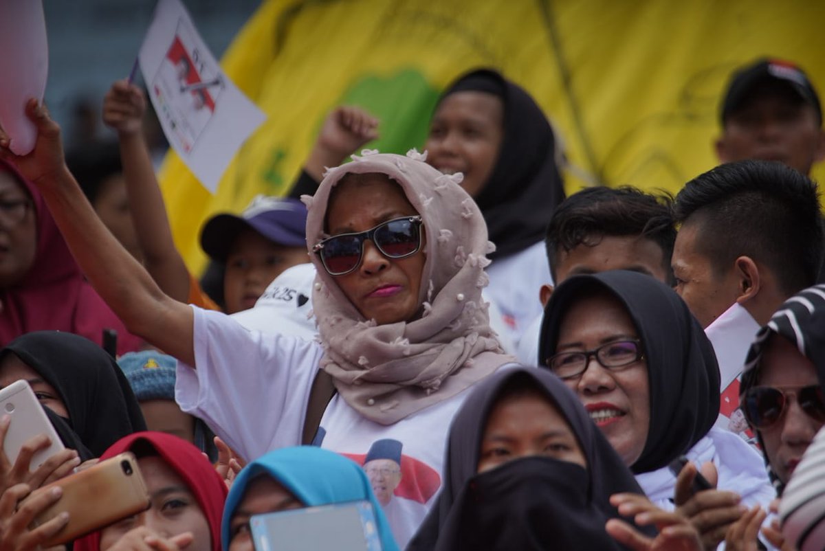 kangdede78's tweet photo. Semua bergembira menyambut kemenangan 17 April 2019 warga kota Palembang berbondong bondong datang ke TPS 
#WongKitoCoblosJokowi https://t.co/UXBN5lSOEM