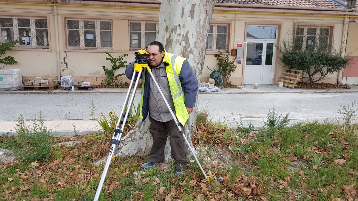 marionfabrice's tweet photo. [#Radio] #eVrd c'est pour les jeunes de – 26 ans qui n’ont pas le bac. Ils sont formés par @E2C_Marseille &amp; @AFPA_PACA 
Et grâce à @Crepi_Med &amp; #FafTT embauchés par Agences pour Emploi comme Maçon VRD 
RDV à #Afpa de #Marseille LaTreille jeudi 4 avril 8 h 
https://t.co/eFYbOCXagG https://t.co/XwfV9FZg6F