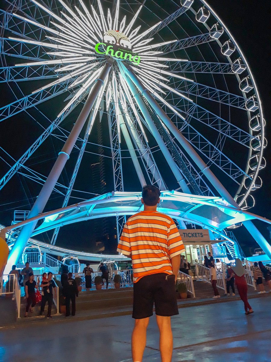 rajaroma18's tweet photo. Hanggang tingin lang muna kasi wola pang budget 😁😂🎡 https://t.co/W7eN9SqXZO