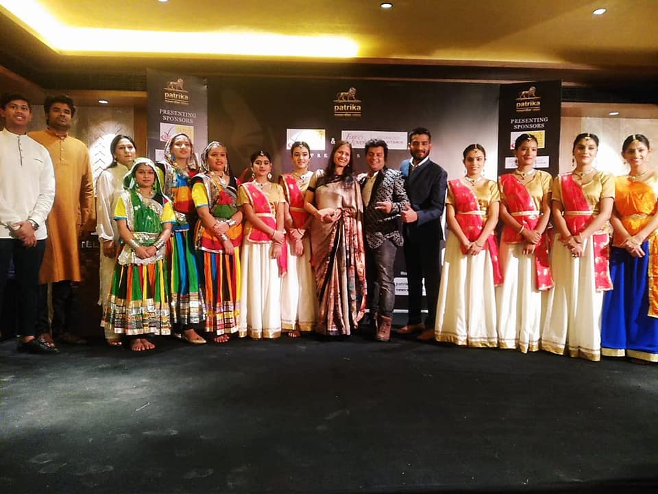 fm_tadka's tweet image. #ArthDiagnostics  #FairandLovely presents #FMTadka Women Recognition Awards, Season-7. Powered by Dyna Premium Beauty Soap @DynaSoap.       #WRAseason7 #WomenRecognitionAwards @RjAman74150800 @rj_tadka
#WRA2019 #DynaPremiumBeautySoap #Udaipur #SoundsGood