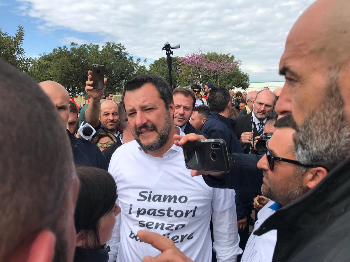 Il ministro dell'interno <a href="/matteosalvinimi/">Matteo Salvini</a> a #Cagliari  incontra una delegazione di #pastorisardi segui <a href="/TgrRai/">Tgr Rai</a> <a href="/casarinale58/">Alessandro Casarin</a> <a href="/RPacchetti/">Roberto Pacchetti</a> <a href="/boccia_i/">incoronata boccia</a> <a href="/ellelaud/">elena laudante</a> <a href="/MariaSpigonardo/">Maria Spigonardo</a>