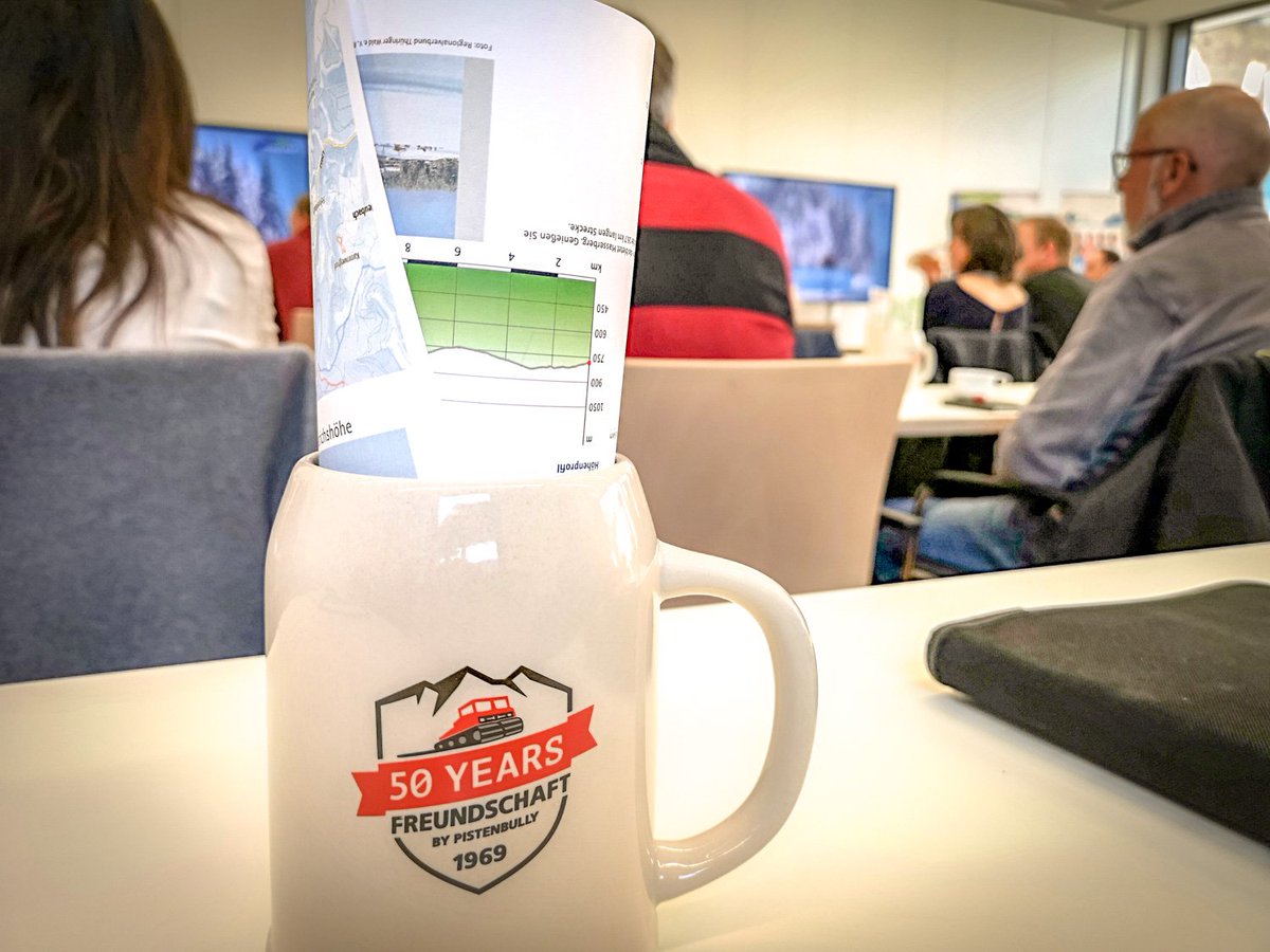 ☃️ So treiben wir den Winter aus 🌨 ... Einen Rückblick auf die vergangene Saison 2018/19 gab's heute für Spurer, Bully-Fahrer und Touristiker.
#winterimwald #thüringerwald #winterade #pistenbully #deinthüringen