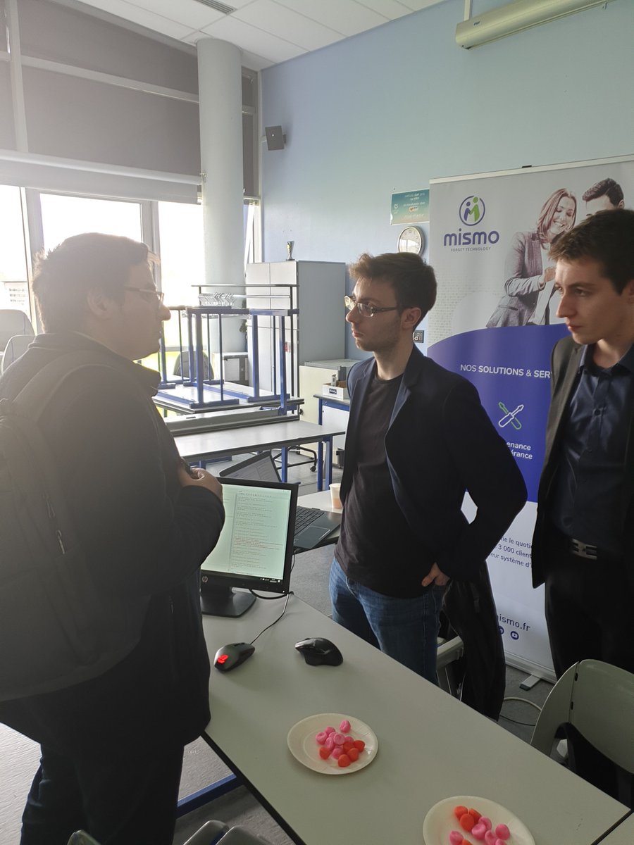 Mismocommunity's tweet photo. À l'occasion de la 5e édition de l'#OpenESIEA, Jérémy Ducheman, Vincent GANDAR et Louis-Elliot Pidoux, étudiants de @GroupeESIEA, ont présenté leur projet de #chatbot pour #Mismo 🤖🧠📱Un grand BRAVO à eux 👍 #IA #relationclient #intelligenceartificielle #bigdata https://t.co/6xvktI65LJ