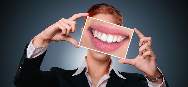 VinosCLM's tweet photo. Hay discusiones sobre los beneficios del vino y la salud, el hecho es que cada vez aparecen más estudios sobre este tema y sus conclusiones. 👇😁

✅ ¿Puede el vino ayudar en la #salud bucodental? https://t.co/MUyTLjzUcJ https://t.co/JJyZ2s7j0a