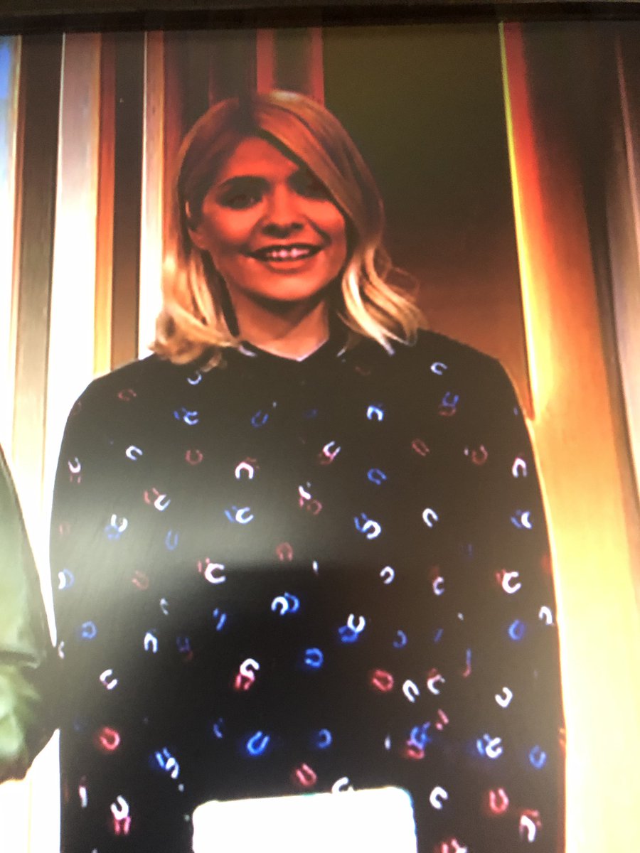 Musicmarie's tweet image. Holly’s wearing my new blouse. Mine was much better value for money though #twicethesize  #goodmorningbritain
