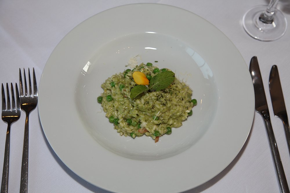 ChelseaBrasseri's tweet photo. Here is another look at our popular Pea & Mint risotto - arborio rice, garlic, onion, garden peas & parmesan, it is delicious. Order some today at @ChelseaBrasseri
#cocktails #champagne #finedining #placetobe #cotswolds #chelseaexperience #Cheltenham https://t.co/VhglhLO2BI