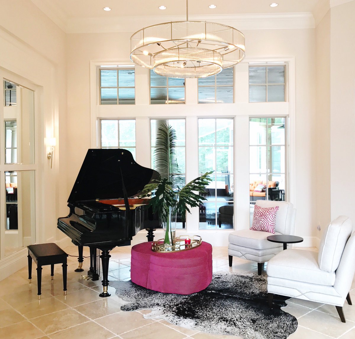 TweakYourSpace's tweet image. ON THE BLOG TODAY! Creating Interest and Drama Using Scale and Proportion! CLICK ow.ly/toMz50oKU4z to see how you can use this great tip. Best part is, it's FREE!