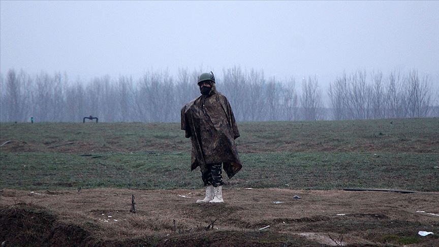 eha_medya's tweet image. 📌#Pakistan ve #Hindistan askerlerinin, iki ülke arasındaki Kontrol Hattı'nda karşılıklı ateşi sonucu 7 kişi öldü.

🔗ehamedya.com/pakistan-hindi…