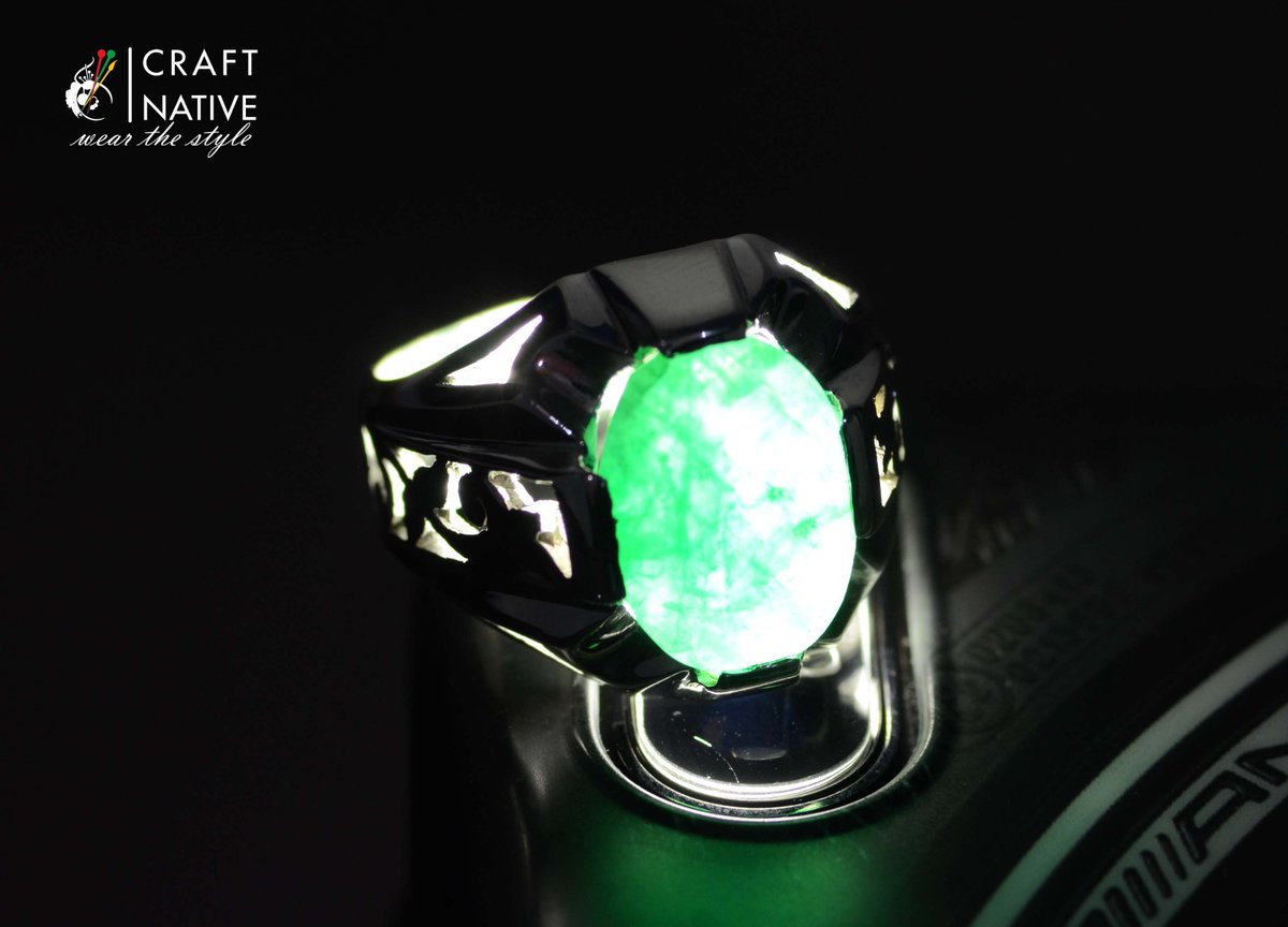 craft_native's tweet image. Natural Rare Sawat Emerald Ring Sterling Silver 925 Green Emerald Handmade Ring.
The ring showcases an elegant design with unique Emerald stone.
#Emerald #Zamurd #Gemstones #Unheated #Untreated #Artisan #Menswear #Timeless #ArtisanRing #MensRings #SterlingSilver925 #forhim