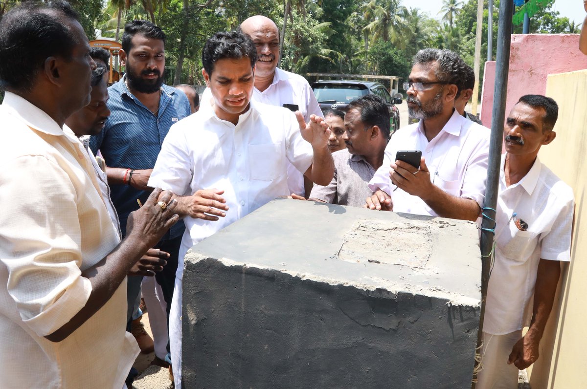 HibiEden's tweet photo. പൂത്തോട്ടയിലെ അയ്യങ്കാളി പ്രതിമ തകർത്തത് അങ്ങേയറ്റം അപലപനീയമാണ്. ഇത്തരം ആക്രമണങ്ങൾ നടത്തുന്നത് ആരുതന്നെയായായാലും അതാരെന്ന് നാം തിരിച്ചറിയുകയും ശക്തമായ ഭാഷയിൽ മറുപടി പറയുകയും വേണം. മഹാത്മാ അയ്യങ്കാളി ആഗ്രഹിച്ച പോലെ വാക്കുകളും അറിവും ആയിരിക്കണം നമ്മുടെ ആയുധം

 #Ayyankali #Poothotta https://t.co/YCUsIS4Uvr