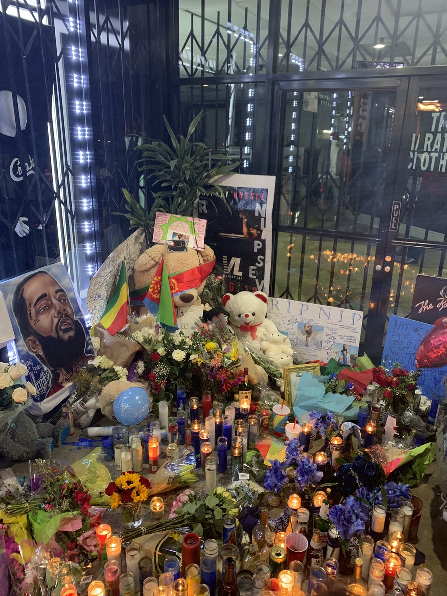 Barolinnne's tweet image. Nipsey we love you 💔😢