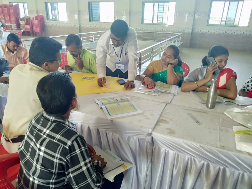 JavedRMansuri1's tweet photo. Group work. #Advanced SE Training Nandurbar https://t.co/dCLYZUZtZh