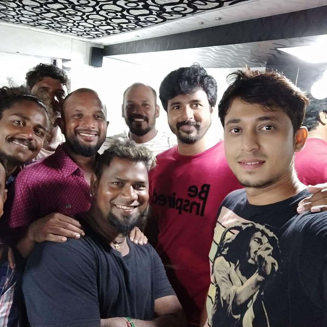 Sk_MediaOffl's tweet photo. #Mrlocal Final Day Shooting Spot Click Of Our #Prince @Siva_Kartikeyan Annan With Dancers . 😍😍👌 

@StudioGreen2 @rajeshmdirector @thinkmusicindia @hiphoptamizha #Nayanthara @actorsathish https://t.co/QHVtBEt9qu